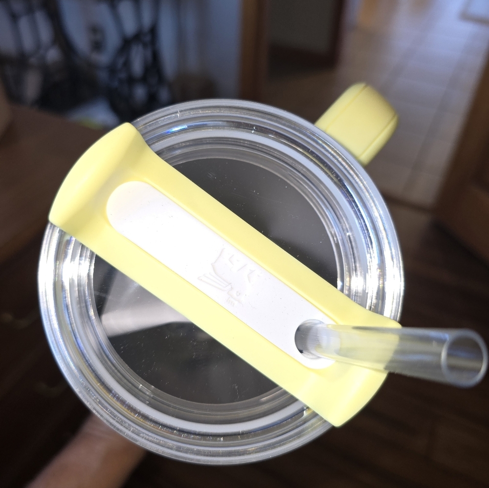 Stanley 40 Oz Lemonade Quencher Tumblr - Picture 3 of 3